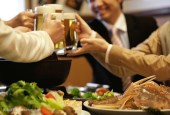 斯坦福大学：喝酒的人比滴酒不沾的人收入高10%-17%，也更适合做领导